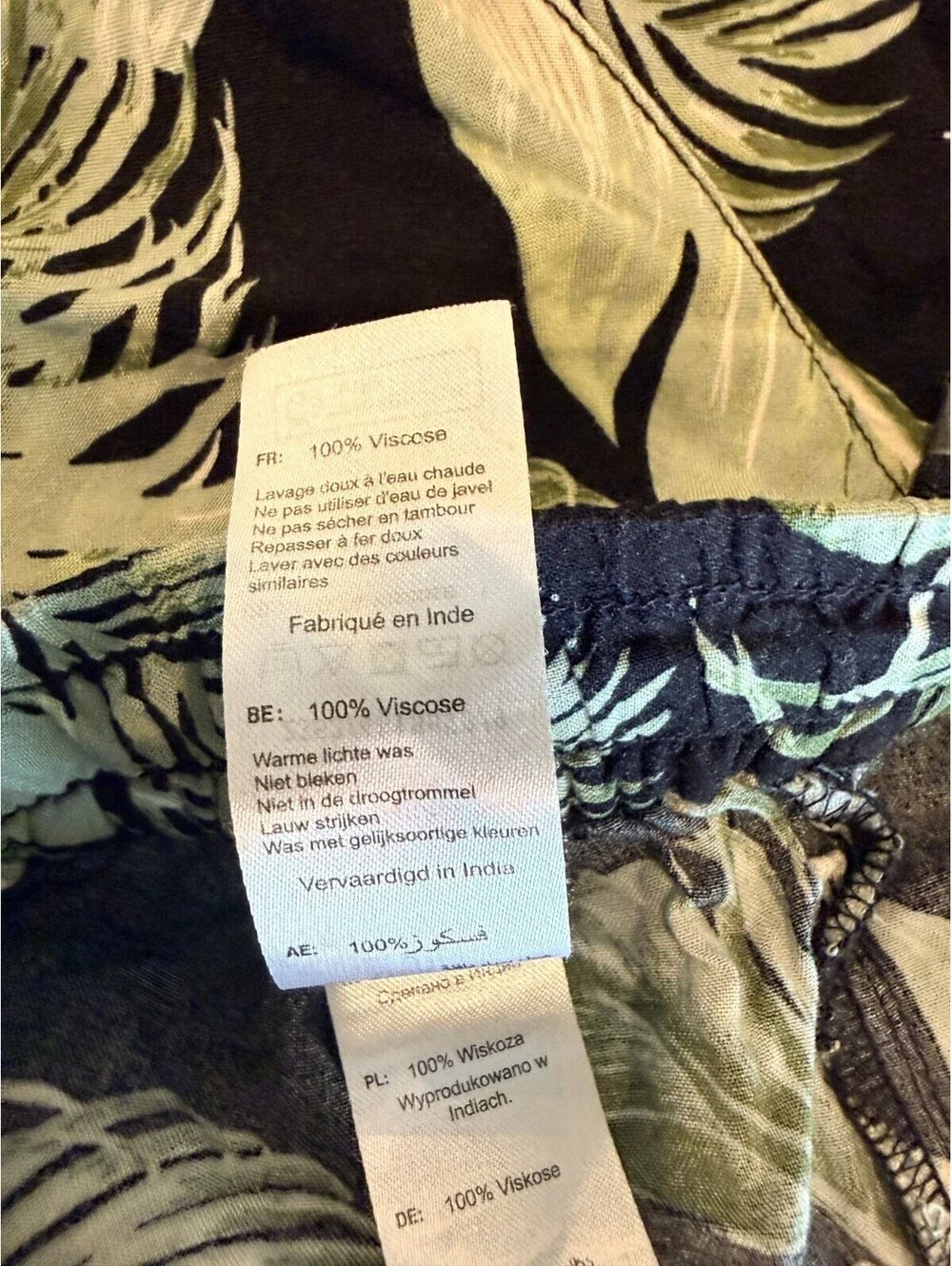 NEW LOOK MEN Tropical Palms Drawstring Shorts - Size Medium